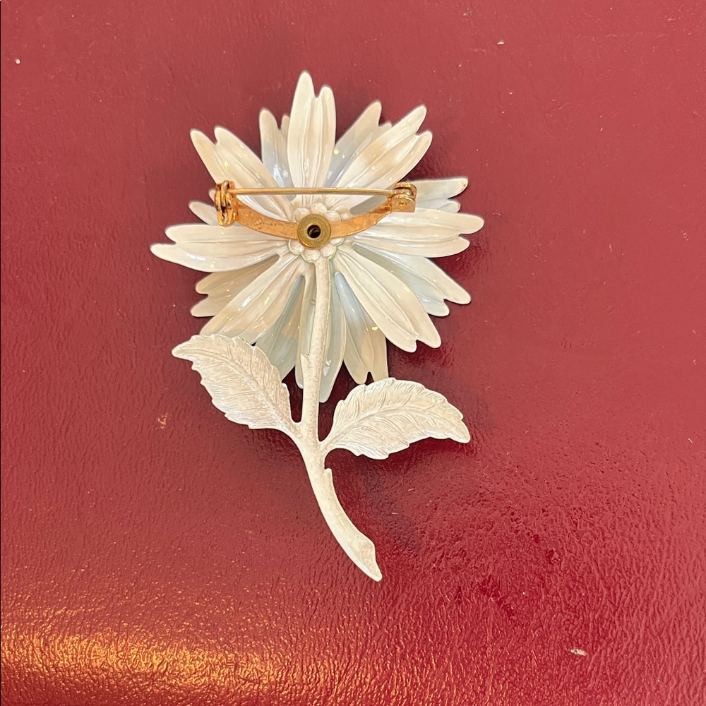 Vintage Daisy Brooch - Picture 2 of 2